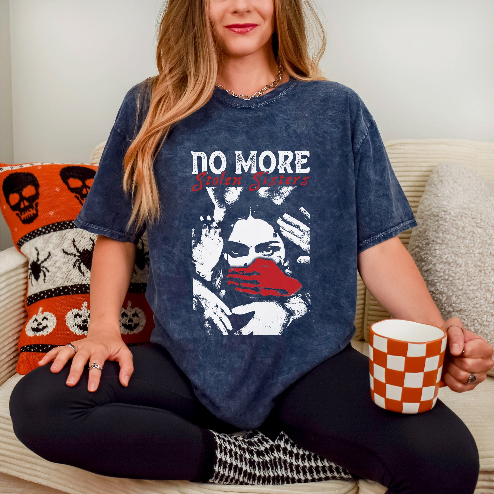 No More Stolen Sisters Red Hand – MMIW Unisex Mineral Washed T-Shirt